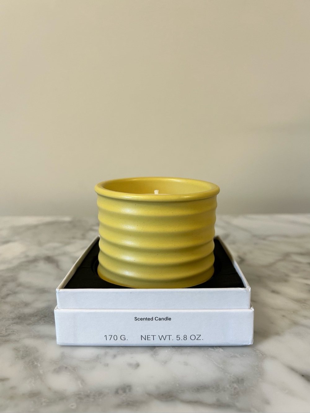 LOEWE Candle • Honeysuckle (Bag included)